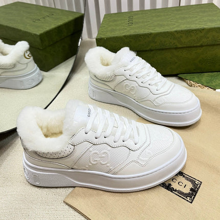 SNEAKER IN RICE WHITE CALFSKIN AND LAMB WOOL LINING