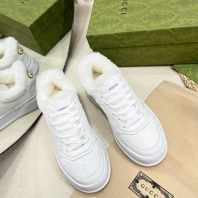 SNEAKER IN RICE WHITE CALFSKIN AND LAMB WOOL LINING