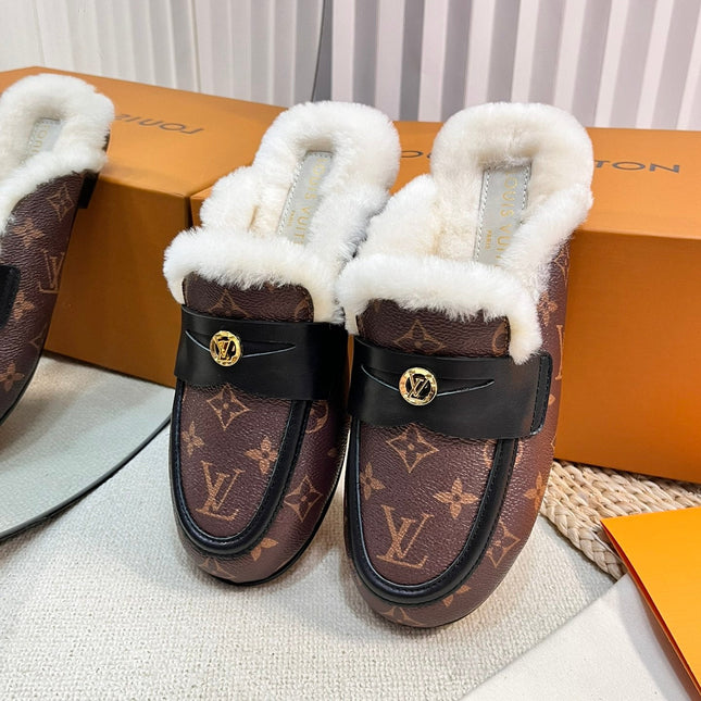 FLAT MULE IN CHESTNUT BROWN MONOGRAM CALFSKIN AND SHEARLING LINING