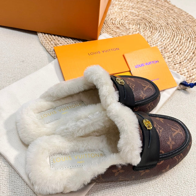 FLAT MULE IN CHESTNUT BROWN MONOGRAM CALFSKIN AND SHEARLING LINING