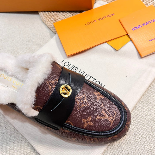 FLAT MULE IN CHESTNUT BROWN MONOGRAM CALFSKIN AND SHEARLING LINING