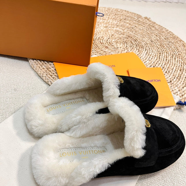 LV COSY FLAT COMFORT CLOG IN BLACK SUEDE AND SHEARLING LINING