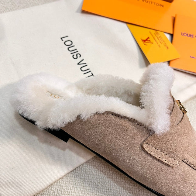 LV COSY FLAT COMFORT CLOG IN MEDIUM BROWN SUEDE AND SHEARLING LINING