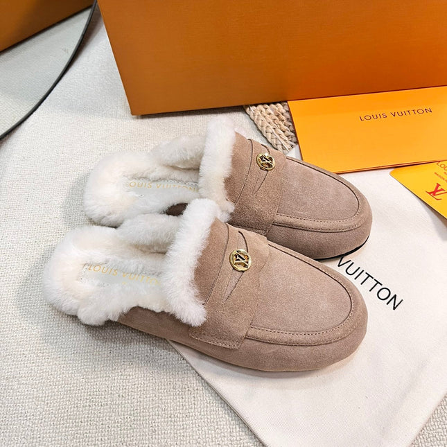 LV COSY FLAT COMFORT CLOG IN MEDIUM BROWN SUEDE AND SHEARLING LINING