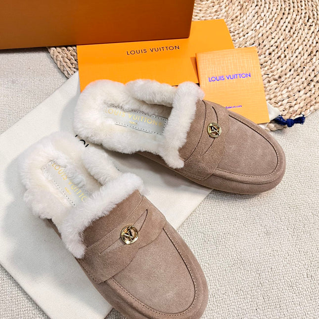 LV COSY FLAT COMFORT CLOG IN MEDIUM BROWN SUEDE AND SHEARLING LINING