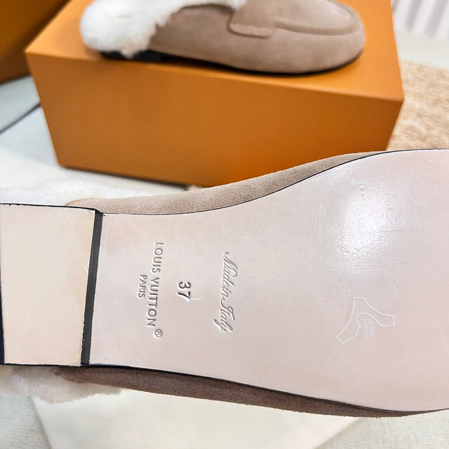 LV COSY FLAT COMFORT CLOG IN MEDIUM BROWN SUEDE AND SHEARLING LINING