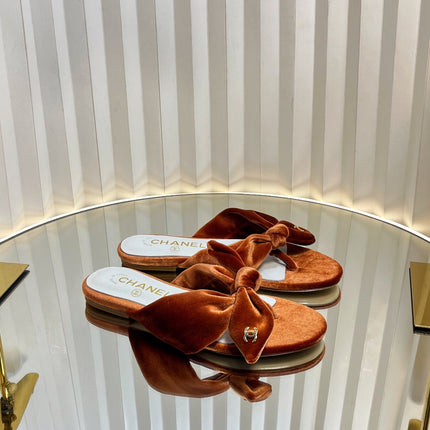 LACE SANDALS IN RUSSET BROWN VELVET