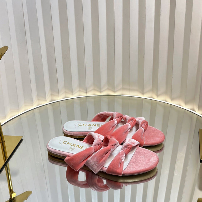 THREE STRAPS MULE IN BRIGHT PINK VELVET