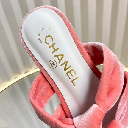 THREE STRAPS MULE IN BRIGHT PINK VELVET