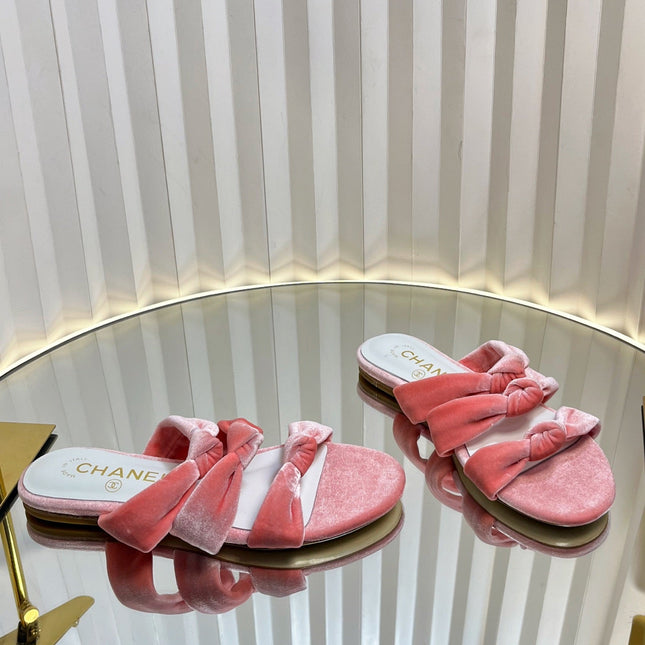 THREE STRAPS MULE IN BRIGHT PINK VELVET