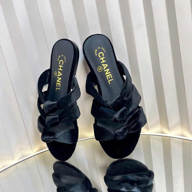 THREE STRAPS MULE IN BLACK VELVET