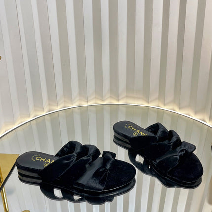 THREE STRAPS MULE IN BLACK VELVET