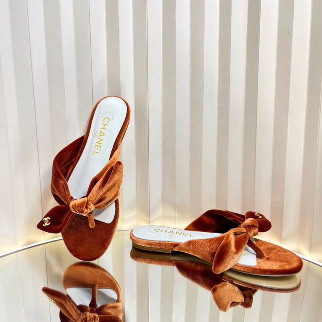 LACE SANDALS IN RUSSET BROWN VELVET