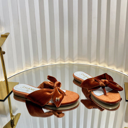 LACE SANDALS IN RUSSET BROWN VELVET