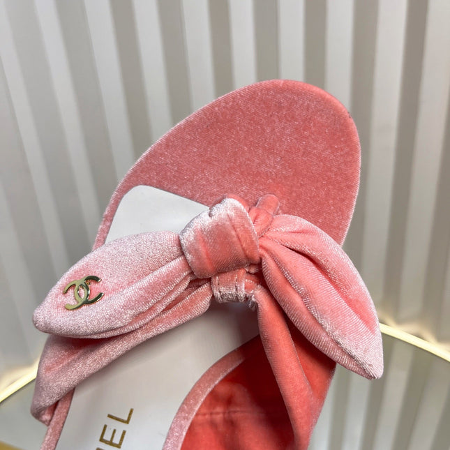 LACE SANDALS IN BRIGHT PINK VELVET