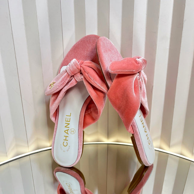 LACE SANDALS IN BRIGHT PINK VELVET