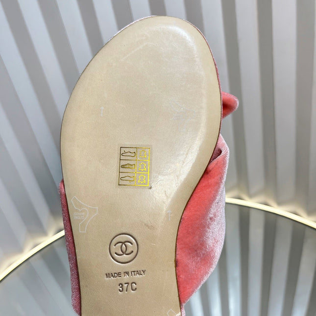 LACE SANDALS IN BRIGHT PINK VELVET