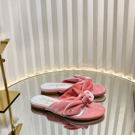 LACE SANDALS IN BRIGHT PINK VELVET