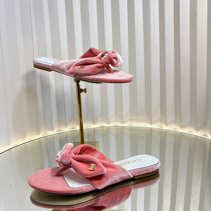 LACE SANDALS IN BRIGHT PINK VELVET