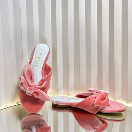 LACE SANDALS IN BRIGHT PINK VELVET