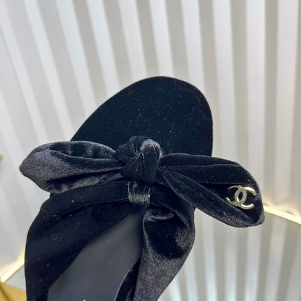 LACE SANDALS IN BLACK VELVET