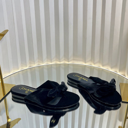 LACE SANDALS IN BLACK VELVET