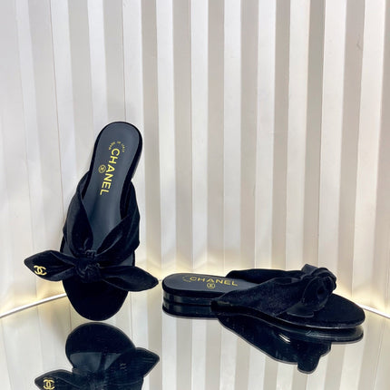 LACE SANDALS IN BLACK VELVET