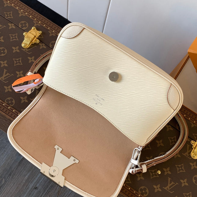 BUCI BAG 24 IN QUARTZ WHITE EPI GRAIN COWHIDE