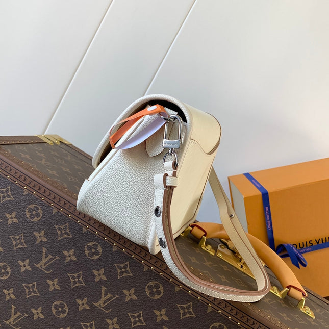 BUCI BAG 24 IN QUARTZ WHITE EPI GRAIN COWHIDE