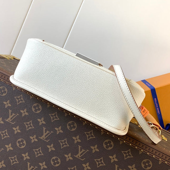 BUCI BAG 24 IN QUARTZ WHITE EPI GRAIN COWHIDE