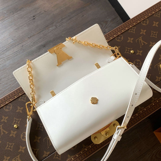 WALLET ON CHAIN CAPUCINES 23 IN WHITE SMOOTH CALFSKIN GOLD HARDWARE