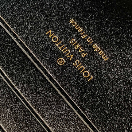 WALLET ON CHAIN CAPUCINES 23 IN BLACK SMOOTH CALFSKIN GOLD HARDWARE