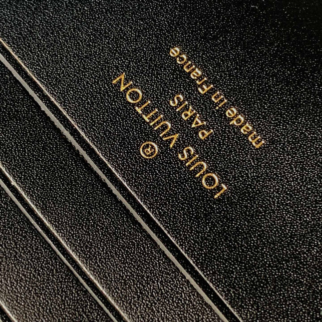 WALLET ON CHAIN CAPUCINES 23 IN BLACK SMOOTH CALFSKIN GOLD HARDWARE
