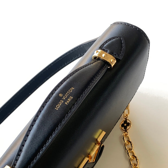 WALLET ON CHAIN CAPUCINES 23 IN BLACK SMOOTH CALFSKIN GOLD HARDWARE