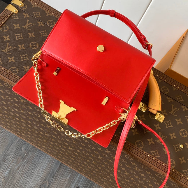 WALLET ON CHAIN CAPUCINES 23 IN RED SMOOTH CALFSKIN GOLD HARDWARE