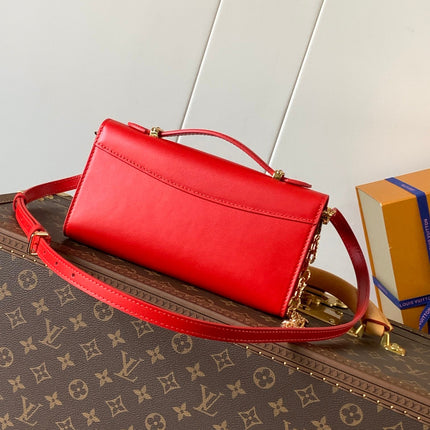 WALLET ON CHAIN CAPUCINES 23 IN RED SMOOTH CALFSKIN GOLD HARDWARE