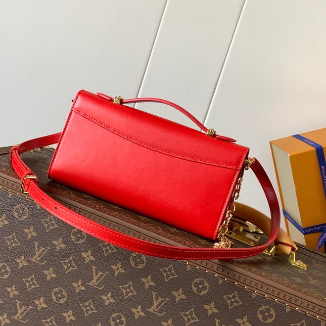 WALLET ON CHAIN CAPUCINES 23 IN RED SMOOTH CALFSKIN GOLD HARDWARE