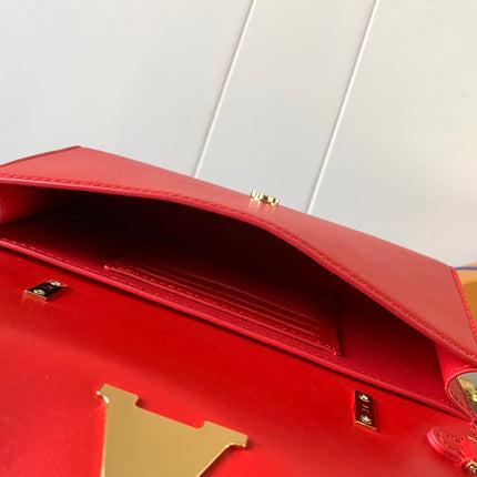 WALLET ON CHAIN CAPUCINES 23 IN RED SMOOTH CALFSKIN GOLD HARDWARE