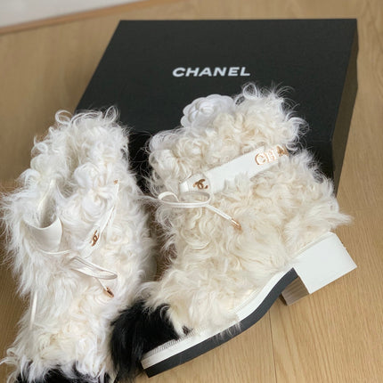 CC ANKLE BOOTS IN WHITE MIX BLACK WOOL FUR