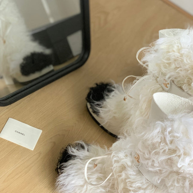 CC ANKLE HIGH BOOTS IN WHITE MIX BLACK WOOL FUR