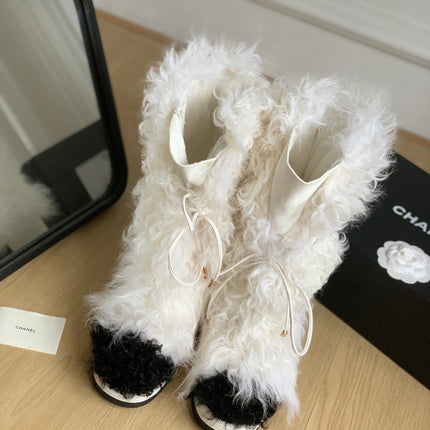 CC ANKLE HIGH BOOTS IN WHITE MIX BLACK WOOL FUR