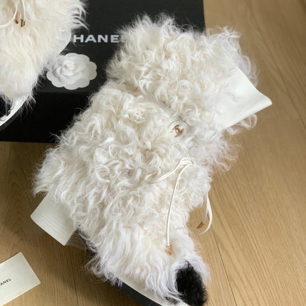 CC ANKLE HIGH BOOTS IN WHITE MIX BLACK WOOL FUR