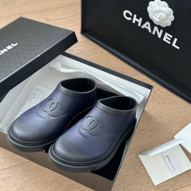 SHORT BOOTS IN MID-NIGHT BLUE RUBBER