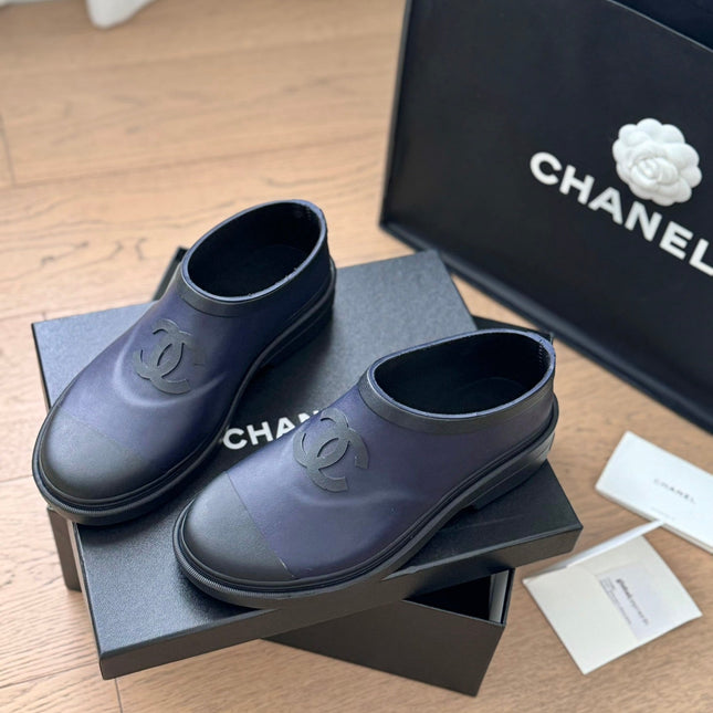 SHORT BOOTS IN MID-NIGHT BLUE RUBBER