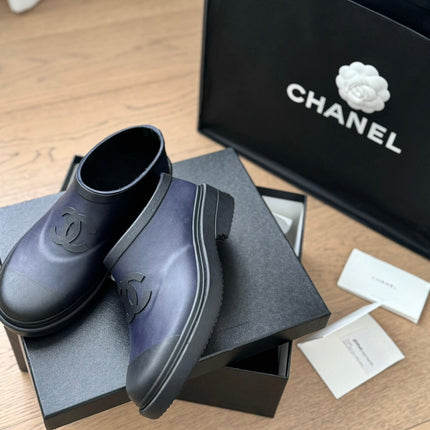 SHORT BOOTS IN MID-NIGHT BLUE RUBBER