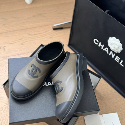 SHORT BOOTS IN MOCHA BROWN MIX BLACK RUBBER