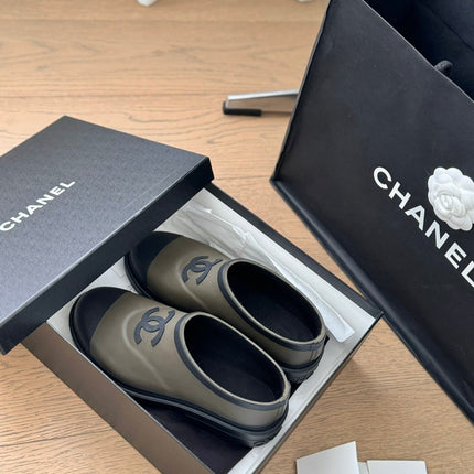 SHORT BOOTS IN MOCHA BROWN MIX BLACK RUBBER