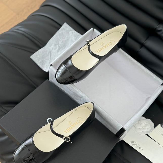 CC MARY JANE SHOES IN BLACK LAMBSKIN WITH GOLD HARDWARE