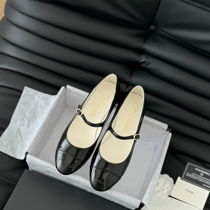 CC MARY JANE SHOES IN BLACK LAMBSKIN WITH GOLD HARDWARE