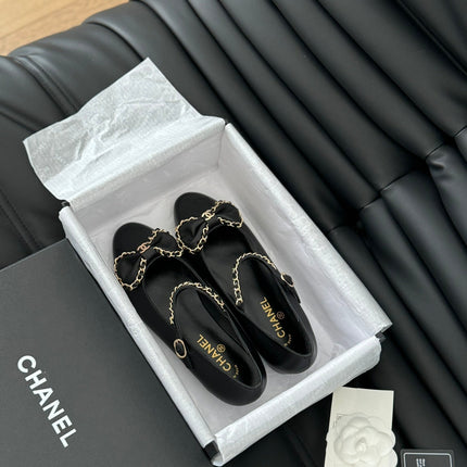 CC BALLET FLATS IN BLACK LAMBSKIN WITH GOLD HARDWARE